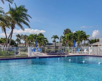 South Hutchinson Island Cottage with Beach Access! - Jensen Beach - Pool