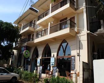 FabExpress Barday's Inn - Calangute - Edificio