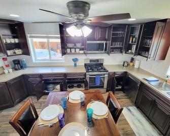 Ottawa Oasis! Pool, Game room, Pet Friendly! - Ottawa - Kuchyň