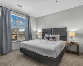 Furnished Apartments in Decatur Square - Decatur - Bedroom