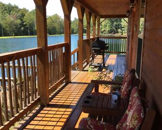Private Catch And Release Lake--Boat Rental Included! Close To Lake Cumberland! - Russell Springs - Balcón