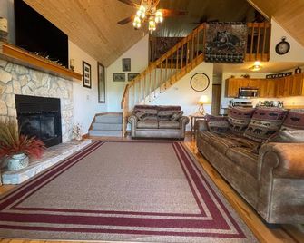 Seminole Wind - long range mountain views - Murphy - Salon