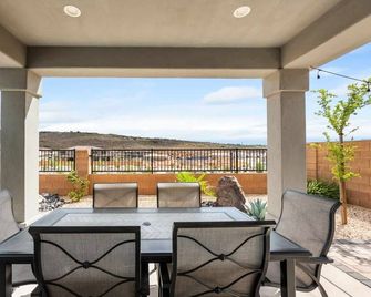 Pool View at Paseos by RedAwning - Washington - Balcón