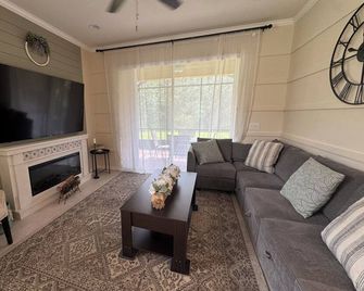 Country Charm Meets Resort Living- 55+ Golf Community Oasis - Poinciana - Sala de estar