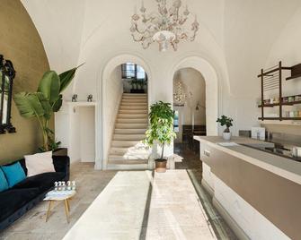 Al Palazzo La Dimora - Fasano - Front desk