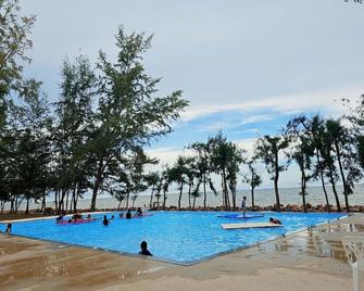 Suvarn Gleaw Thong Resort - Trat - Piscina