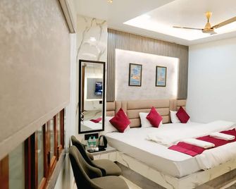 Hotel Shivsudhaa - Varanasi - Bedroom