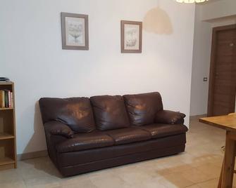 Il Piccolo Carro Apartments - Monterubbiano - Sala de estar