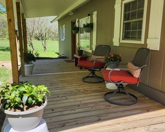Mountain Point of View Cottage - Pelham - Patio