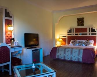 Hotel Shiva Continental - Mussoorie - Bedroom