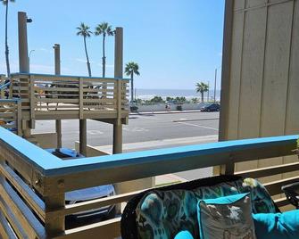 Huntington Surf Inn - הנטינגטון ביץ' - מרפסת