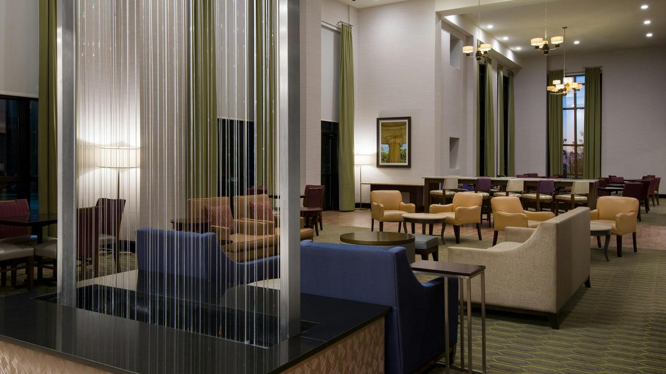 Hampton Inn & Suites National Harbor/Alexandria Area
