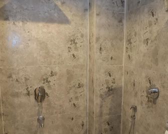 Hotel Casa Royal Residency - 뭄바이 - 욕실