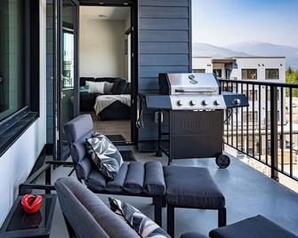 Slopes and Greens by Revelstoke Vacations - Revelstoke - Balcony