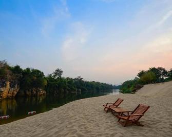 Had Ban Din Resort - Kanchanaburi - Balcón