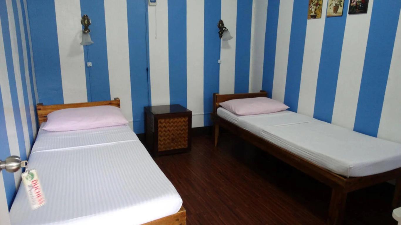 RedDoorz At Duchess Sophia's Pension