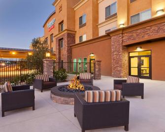 Fairfield Inn & Suites Riverside Corona/Norco - Norco - Binnenhof