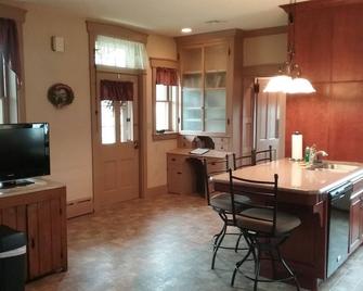 Large Brick Farmhouse located close to Lancaster County Attractions - Ronks - Dining room