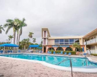 Studio, Pool, Near Beach, Shops, Wifi - Hallandale Beach - Pool