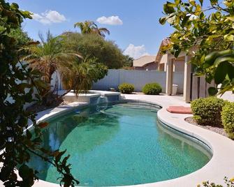 Beautiful 4 bedroom Home complete with Heated Pool & Spa - Surprise - Pool