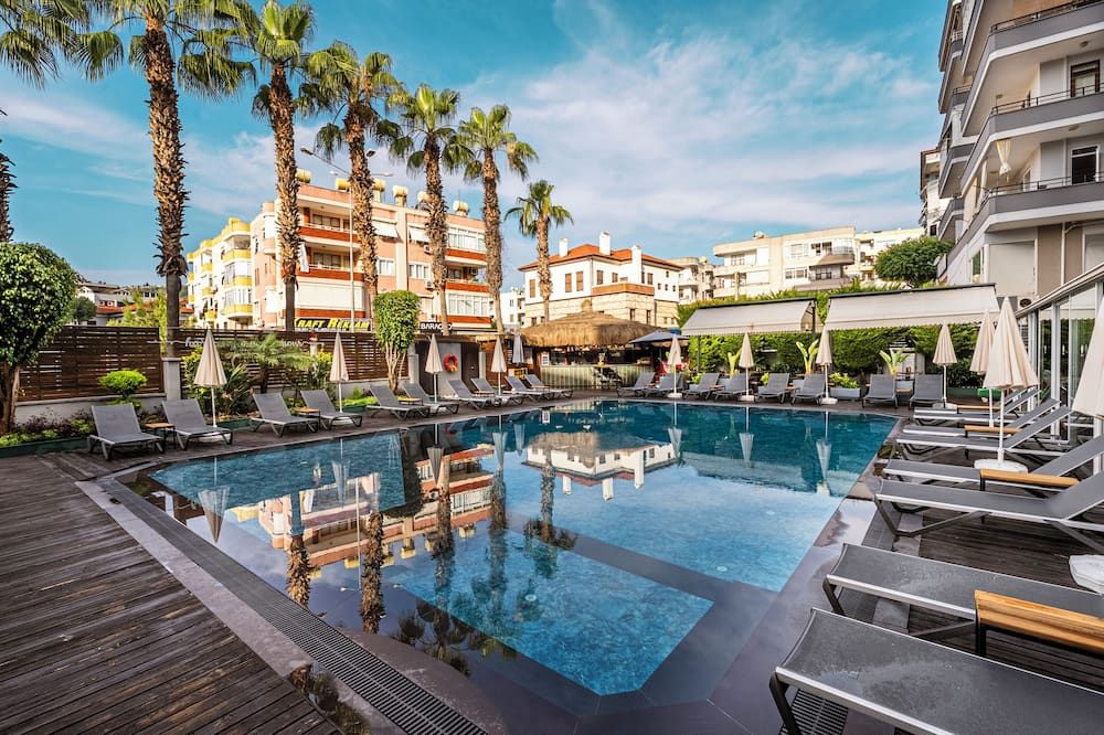 آيتش إم إيه هوتل آند سويتس