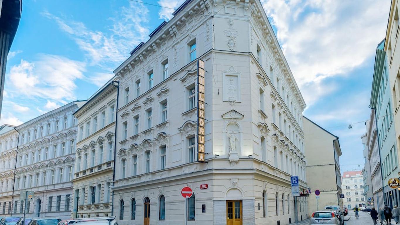 هوتل كورونا