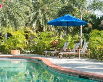 Buccaneer Beach Club - Cedar Grove - בריכה