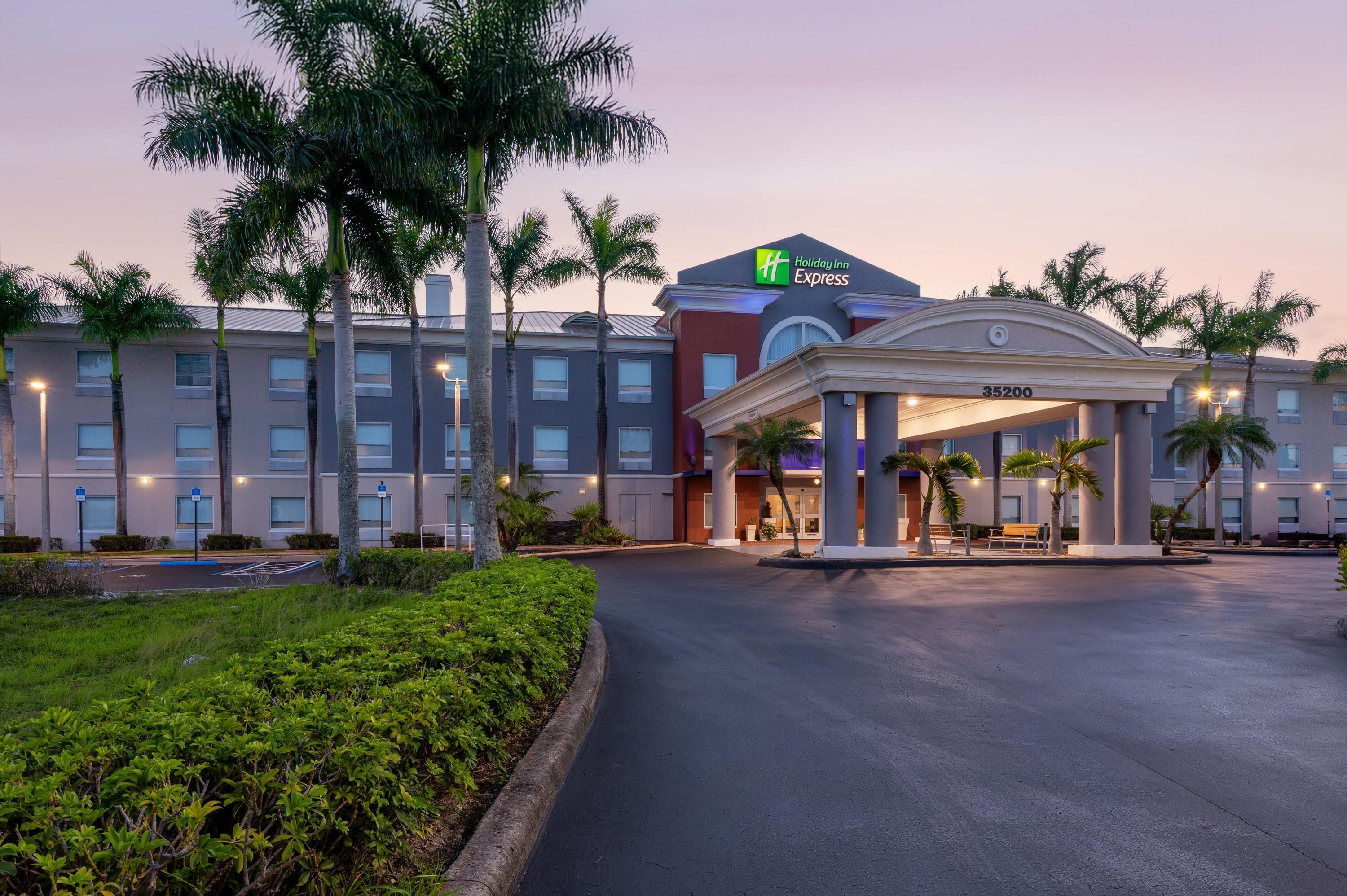 Holiday Inn Express & Suites Florida City-Gateway To Keys By IHG - Florida City - Rakennus