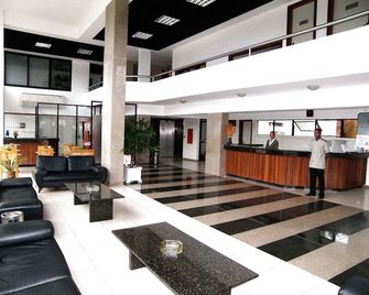 Pisa Plaza Hotel - סלבדור - לובי