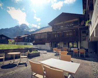 Hotel Alpina - Kandersteg - Building