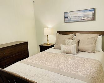 4 bedroom home close to Reservoir with private neighborhood dock - Brandon - Bedroom