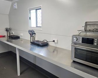 Aaok Riverdale Caravan Park - Bundaberg - Kitchen