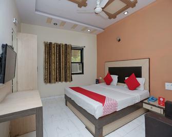 Hotel Jagdish - Raipur - Bedroom