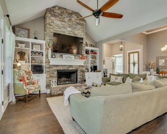 12.5 miles from Augusta National - Appling - Living room