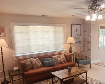 One bedroom apartment w/ private entrace - Livermore - Sala de estar