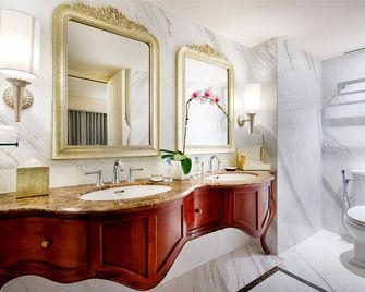 Apricot Hotel - Hanoi - Bathroom