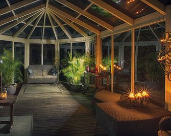 Aquila Nova Retreat - Monbulk - Innenhof