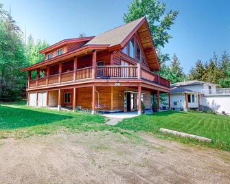 Lakeview Chalet - Christina Lake - Будівля