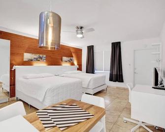 Waves Beach Town Spacious Studio Apartment For 4 People - Pompano Beach - Bedroom