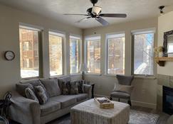 The comfort of a boutique hotel - Park City - Living room