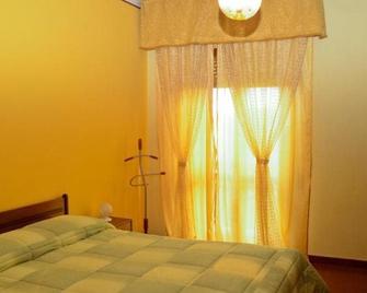 Hotel Ristorante Il Pino - Chiusi - Schlafzimmer