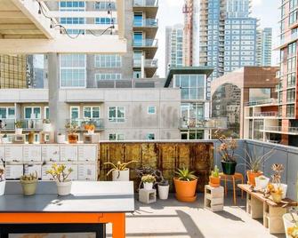 Room A At The Dutra Inn - Little Italy - San Diego - Balcony
