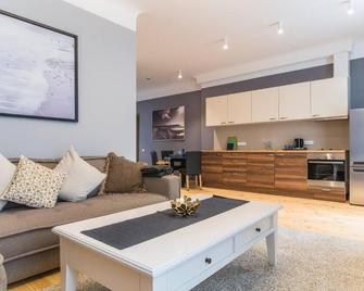 Colonel Suites & Apartments - Riga - Living room