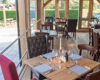 ذا سوان إن - مالفرن - مطعم