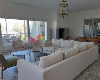 Lovely house on the seafront in HENDAYE with garden - Hendaye - Living room