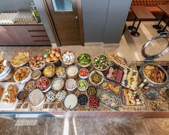 Bristol Hotel And Spa Bakuriani - Bakuriani - Buffet