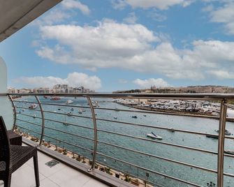 Valletta view Apartments by ST Hotels - Gżira - Balkon