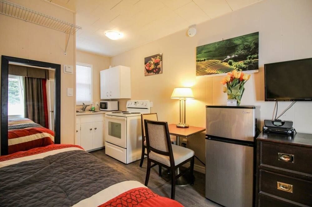 The White Horse Motel thumbnail 3