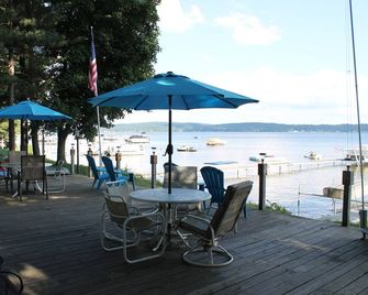 Sleeps Up To 10 People! Directly On The Pristine Sandy Bottom All Sports Lake! - Bear Lake - Patio