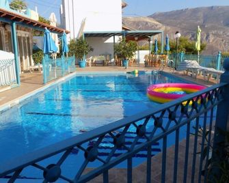 Mary Popi - Panormos - Pool